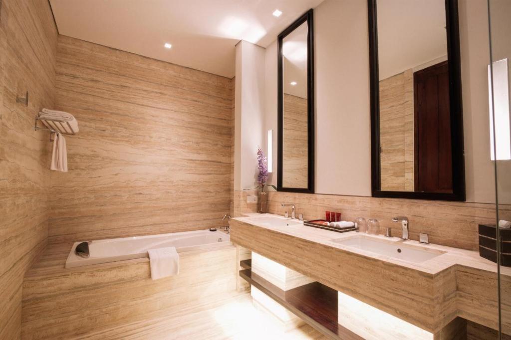Bumi Segah Hotel Tanjung Redep Esterno foto